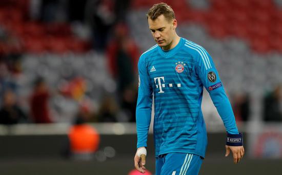  弗赖堡门将超神发挥，多次扑救保住主场不败  